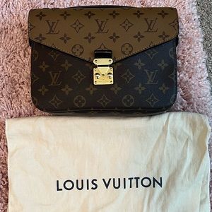 Louis Vuitton Pochette Métis Reverse